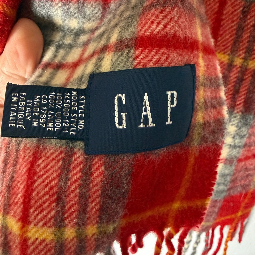 Gap Made In Italy Red Plaid Wool‎ Rectangular Fringe Scarf Unisex - Picture 3 of 4
